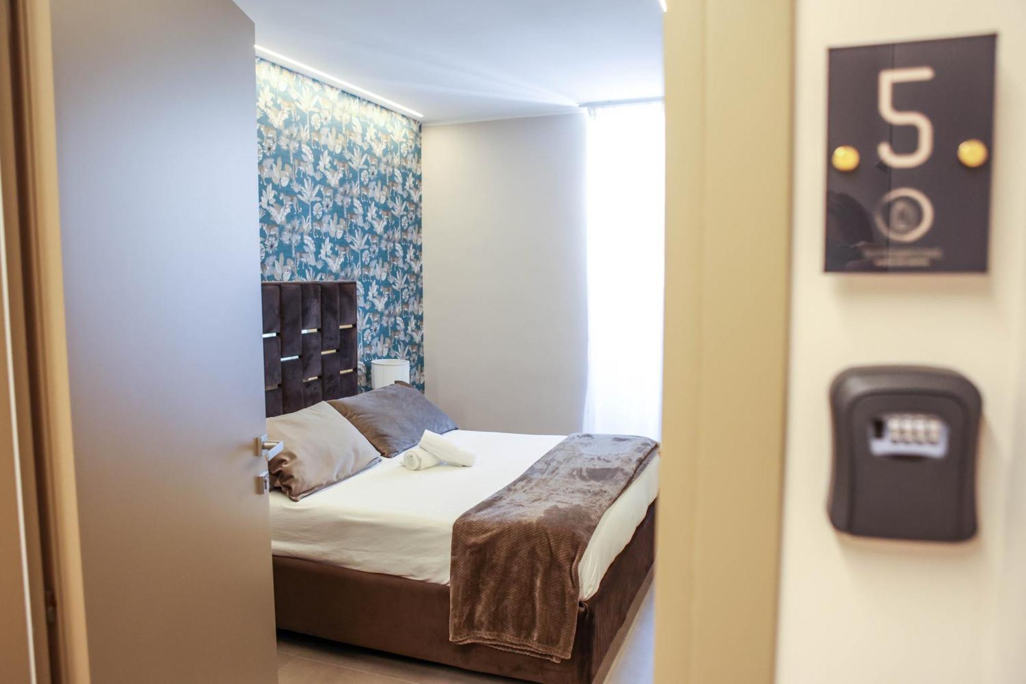 كاتانيا B&B Suites&Rooms Piazza Dei Martiri المظهر الخارجي الصورة