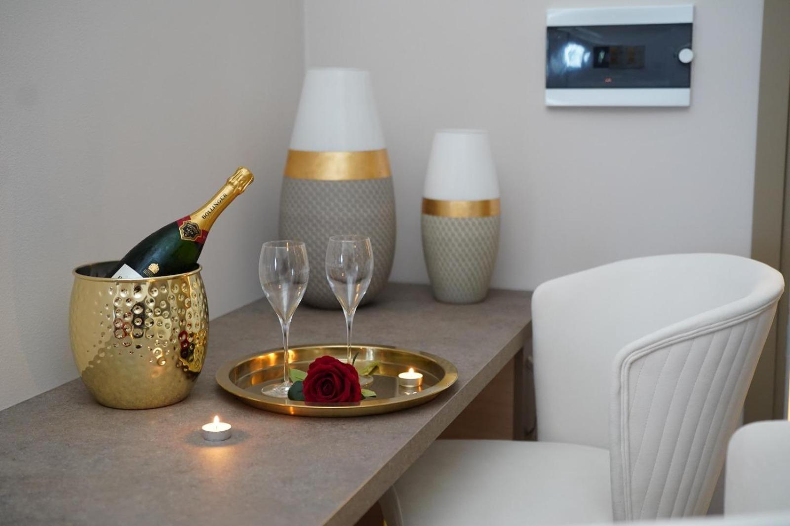 كاتانيا B&B Suites&Rooms Piazza Dei Martiri المظهر الخارجي الصورة